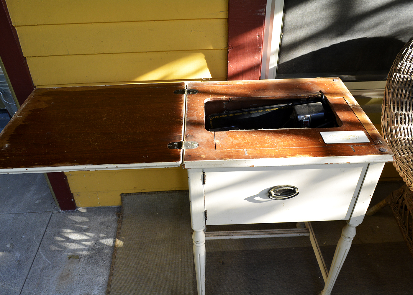 Vintage Pfaff Sewing Table with Machine EBTH
